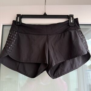 Lululemon Speed shorts, reflective dot black, size 8